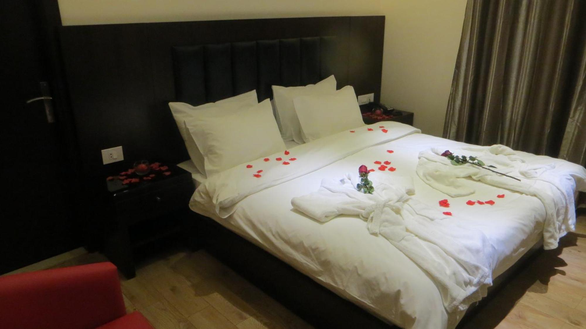 Jounieh Suites Boutique Hotel Екстер'єр фото